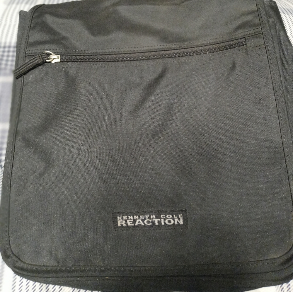 Kenneth Cole Reaction crossbody
